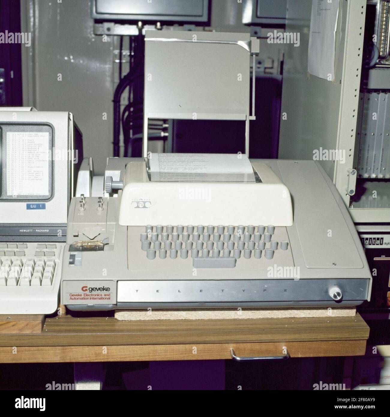 Measuring instruments A / B from the Oceanographic research vessel Hr.Ms. Tydeman (19762004