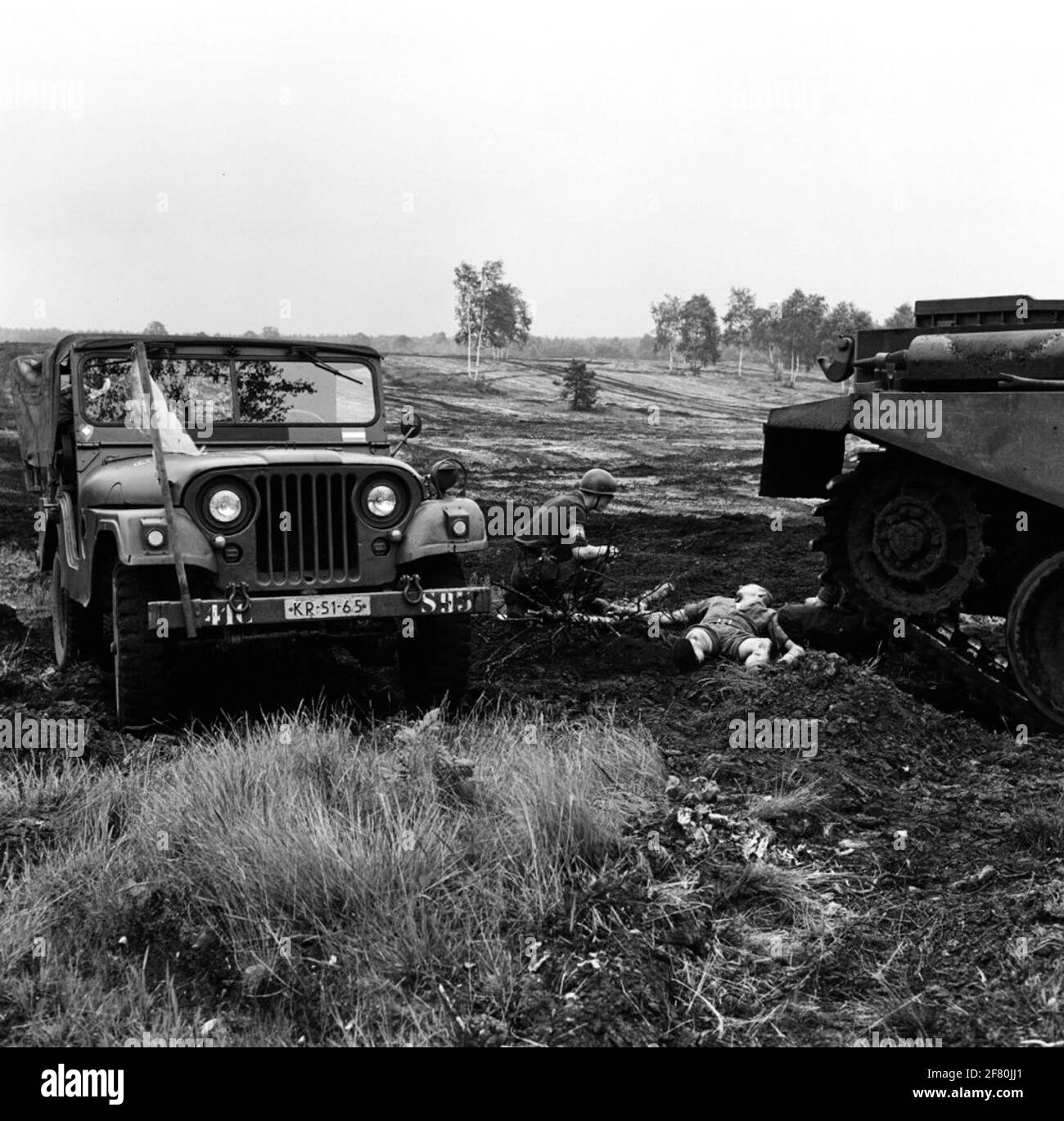 Inspector General Z.K.H. Prince Bernhard also visits the training grounds at Hohne during his working visit to 41 armored brigade. On the photo, a (exercise) wounded is made ready for drain by a jeep M38A1 Neck. On the right a Centurion MK 5 fighter tank. Stock Photo