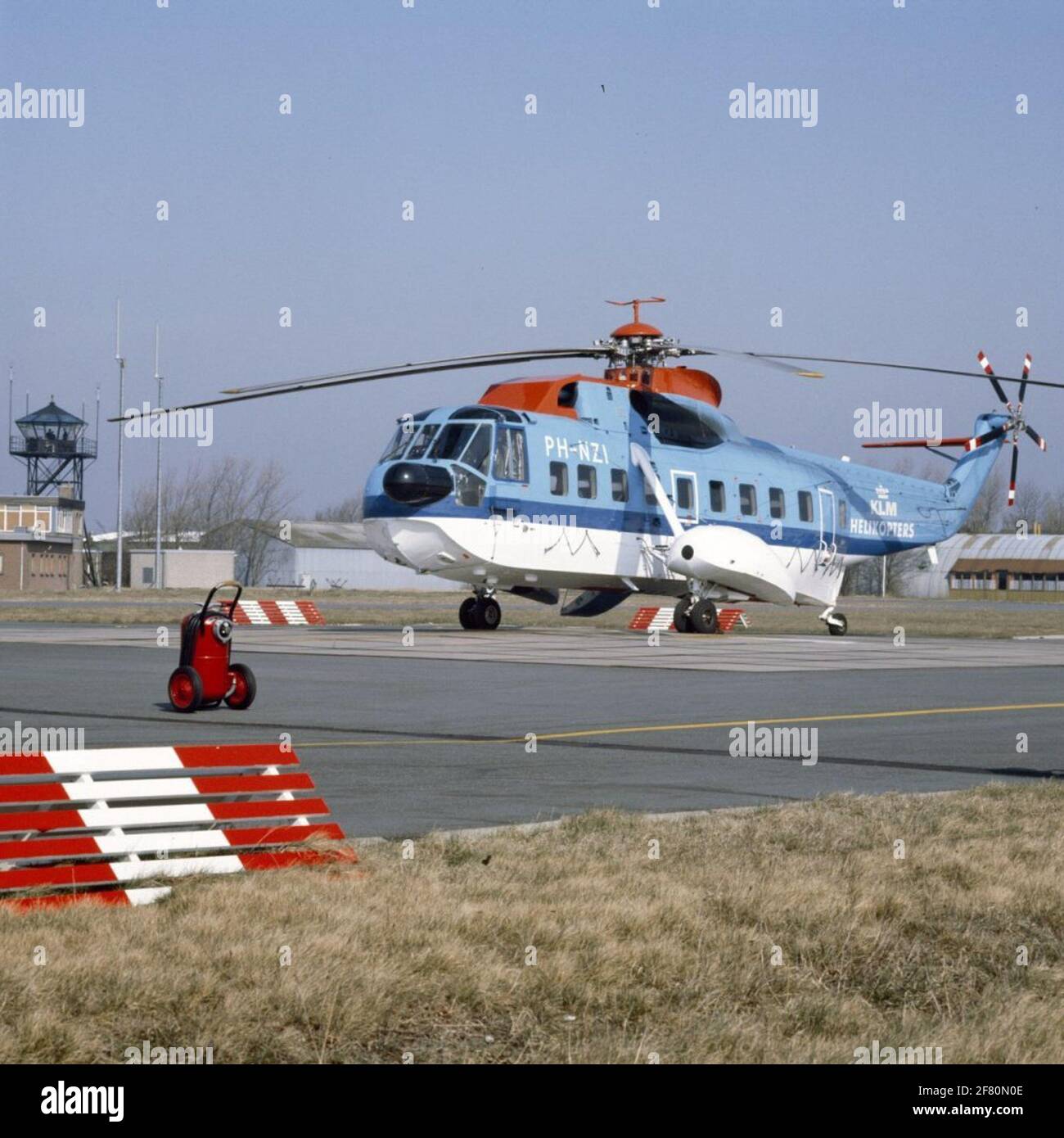 North sea passenger helicopter hi-res stock photography and images - Alamy