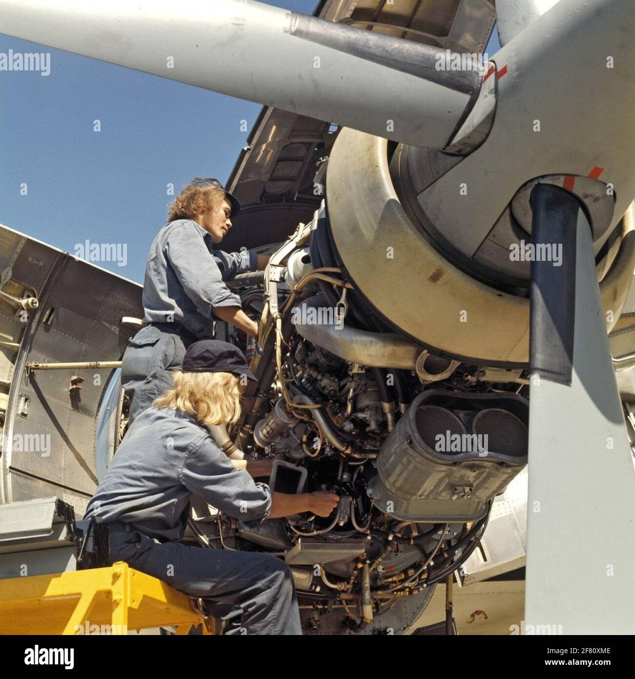Maintenance To One Lockheed P2v 7b P 2h Sp 2h Neptune Maritime Patrouille Plane 1961 19 On Fly Camp Valkenburg Stock Photo Alamy Maintenance To One Lockheed P2v 7b P 2h Sp 2h Neptune Maritime Patrouille Plane 1961 19 On Fly Camp Valkenburg Stock Photo Alamy