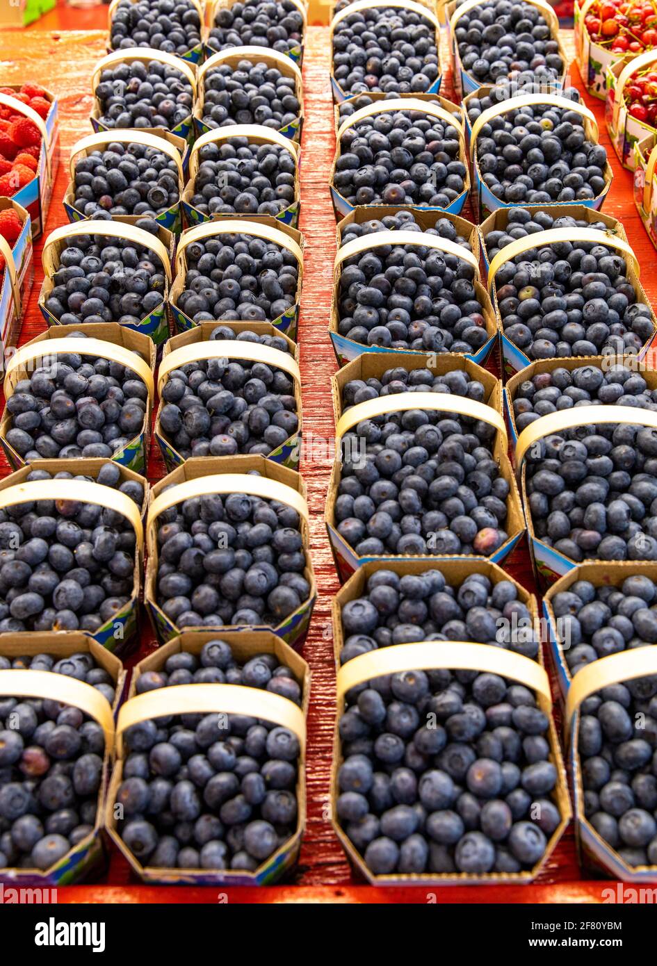 Blueberries container hires stock photography and images Alamy