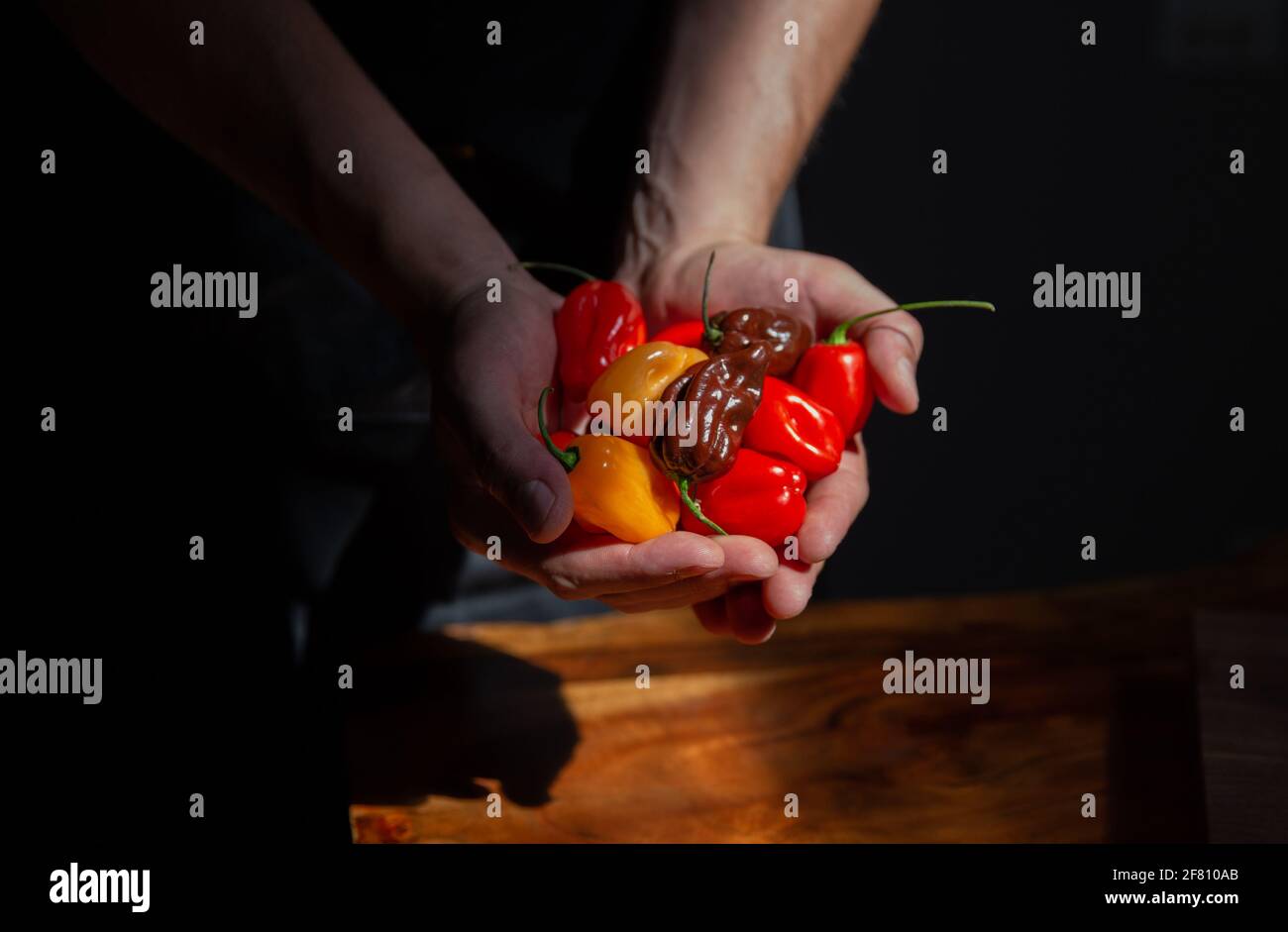 Green chilli burning hands hires stock photography and images Alamy