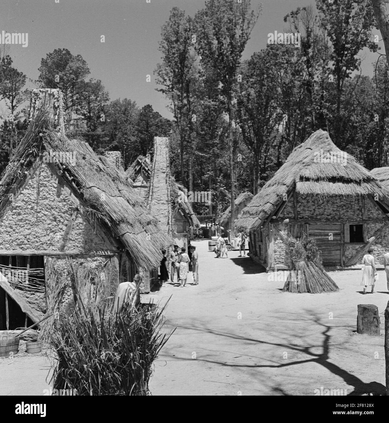 Replicas Of Houses In Jamestown Virginia The First English Permanent Settlement 1607 In The United States Stock Photo Alamy