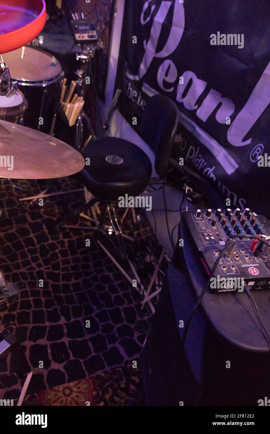 Tom tom drum hires stock photography and images Alamy