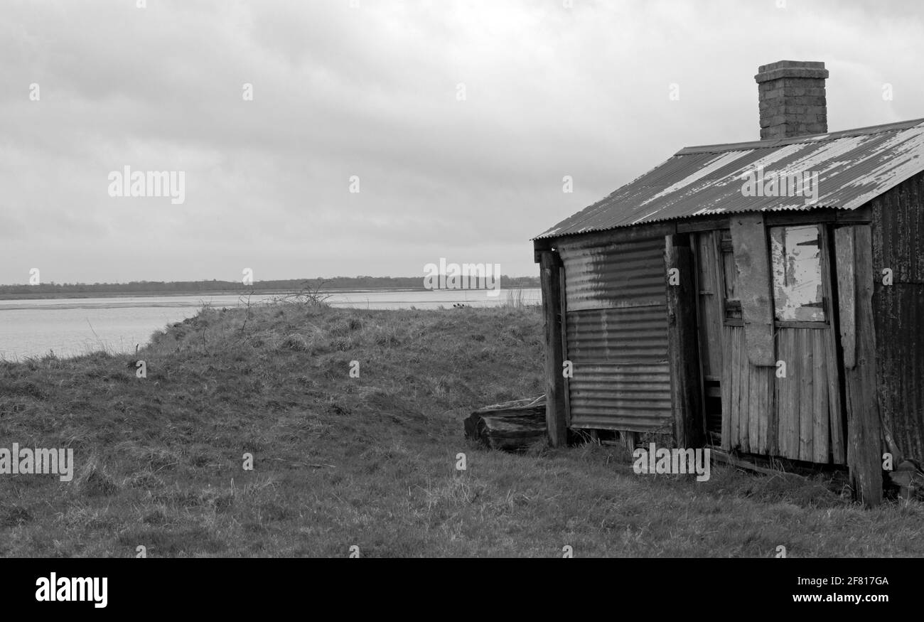 Abandoned Salmon fisherman's hut on the banks of the River Severn Estuary, Forest of Dean, Gloucestershire Stock Photo