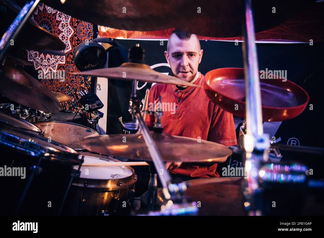 Drum practice, drummer, snare, cymbal Stock Photo Alamy