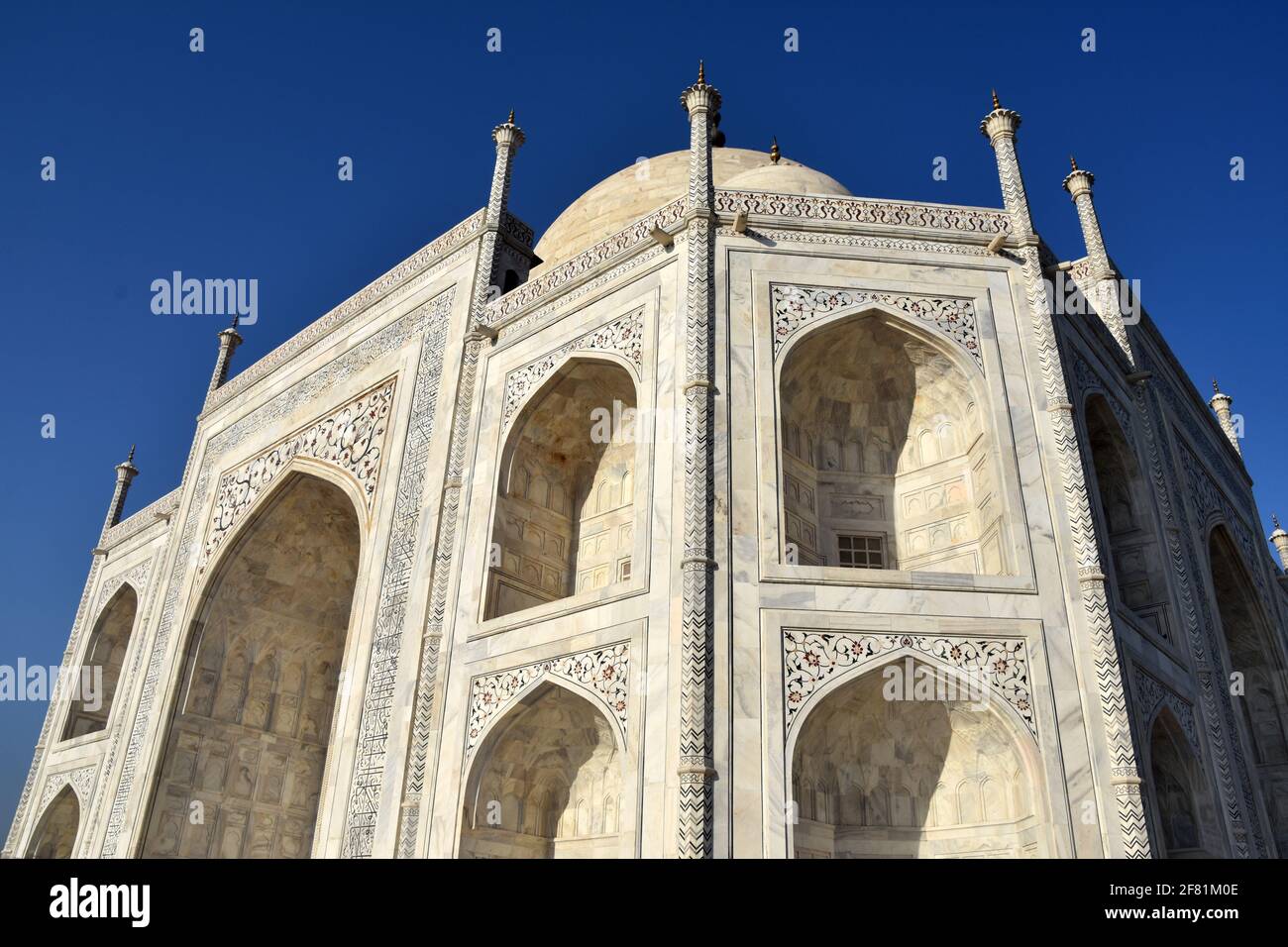 Taj Mahal with blue and clear sky Stock Photo - Alamy
