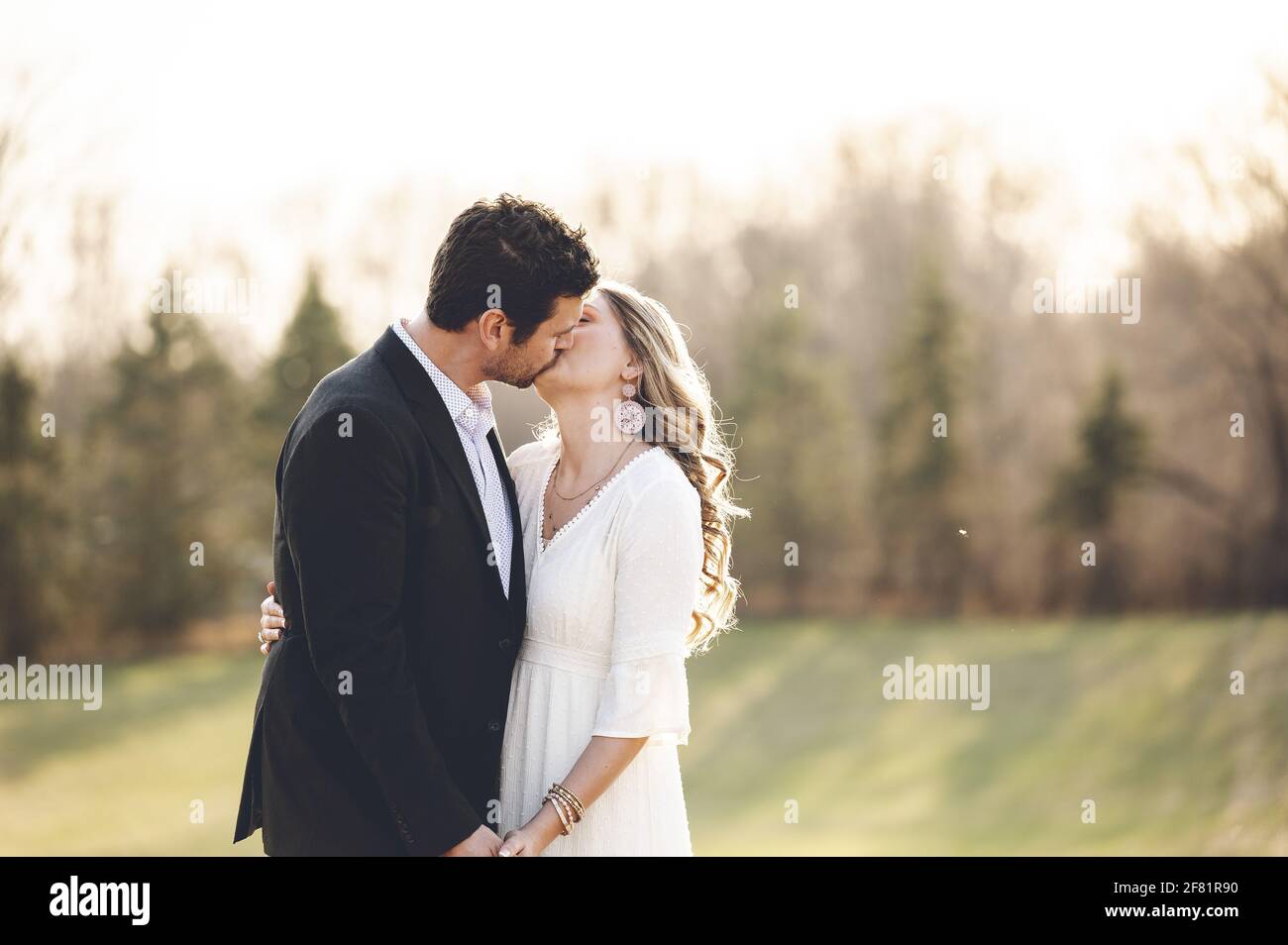 Married couple kiss hi-res stock photography and images - Alamy