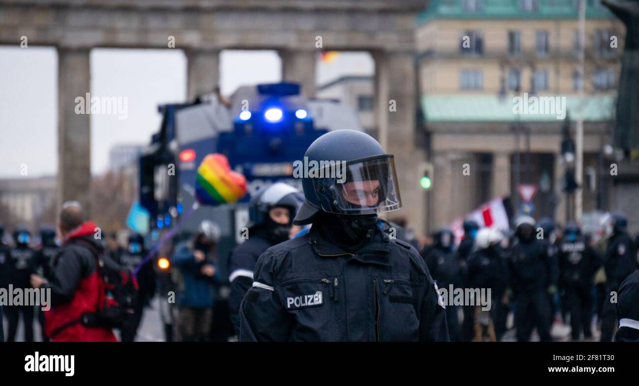 BERLIN, GERMANY - Nov 20, 2020: BERLIN, GERMANY 18.11.2020. Demo in Berlin with the police and water cannons at the Victory Column against the Corona Stock Photo