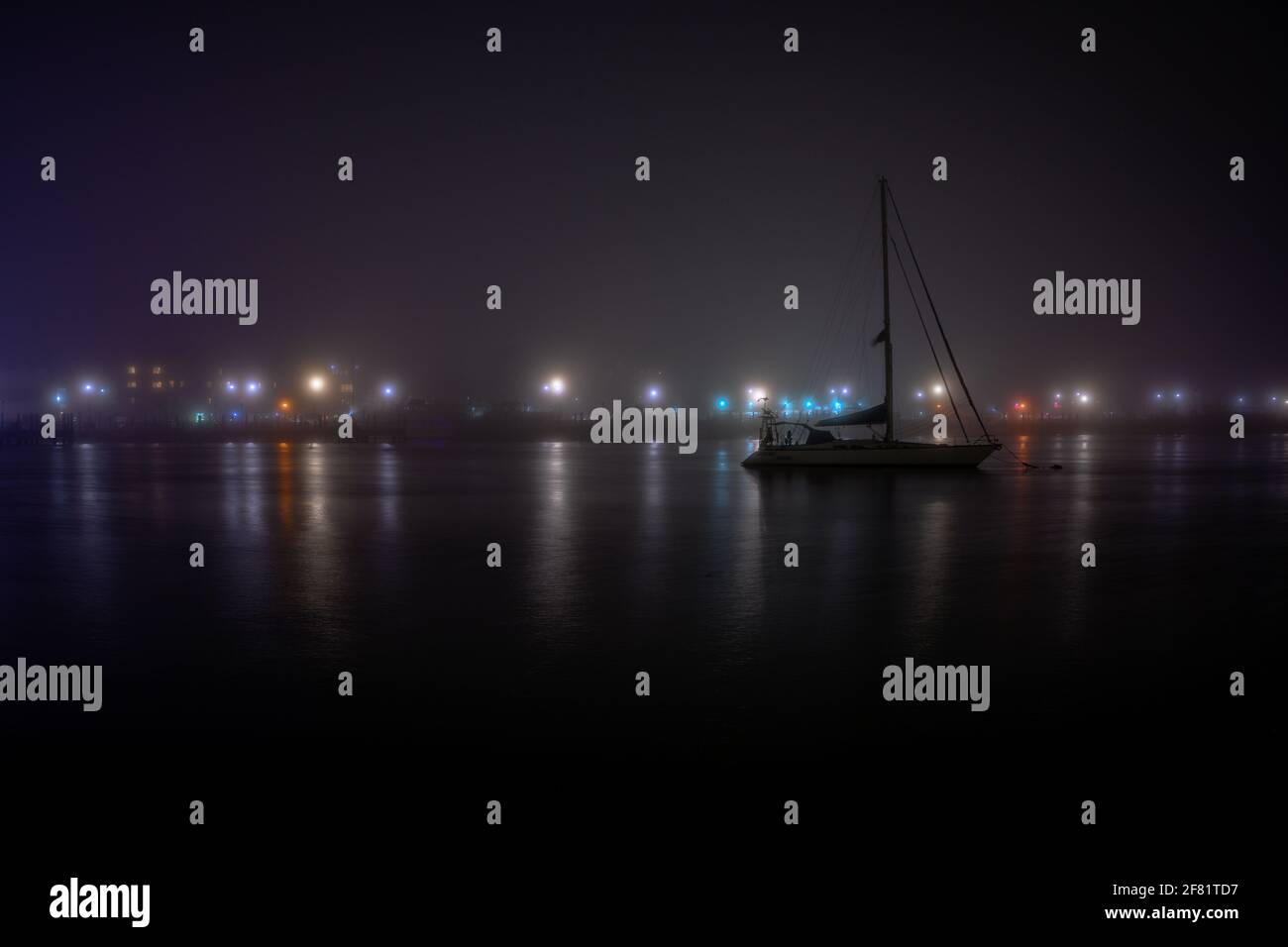Foggy night in Sheepshead Bay, Brooklyn, NY, USA Stock Photo - Alamy