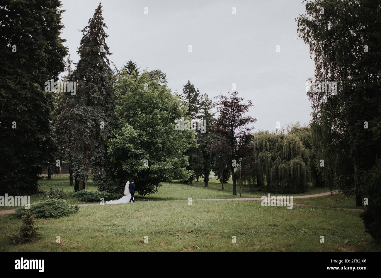 Bride walking marriage ceremony hi-res stock photography and images - Alamy