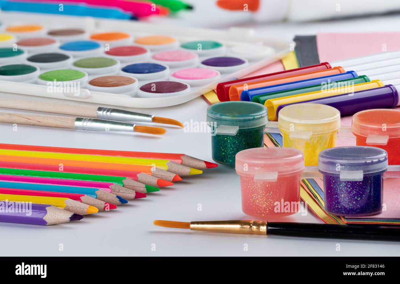 Supplies table hi-res stock photography and images - Alamy
