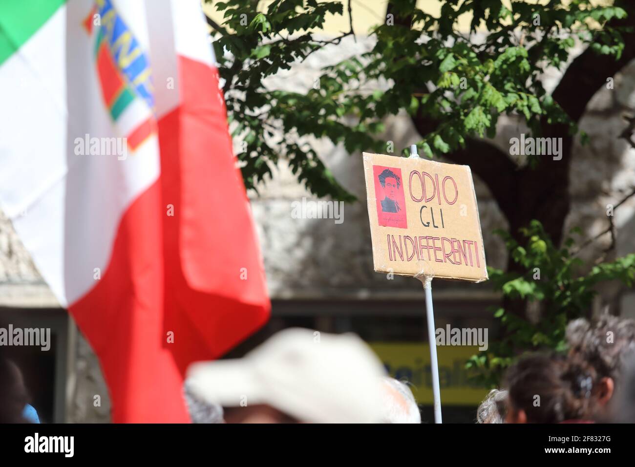 Roma, Italia - 25 aprile 2018: Il corteo dell'Anpi sfila per le strade della capitale in occasione dell'anniversario della Liberazione d'Italia Stock Photo