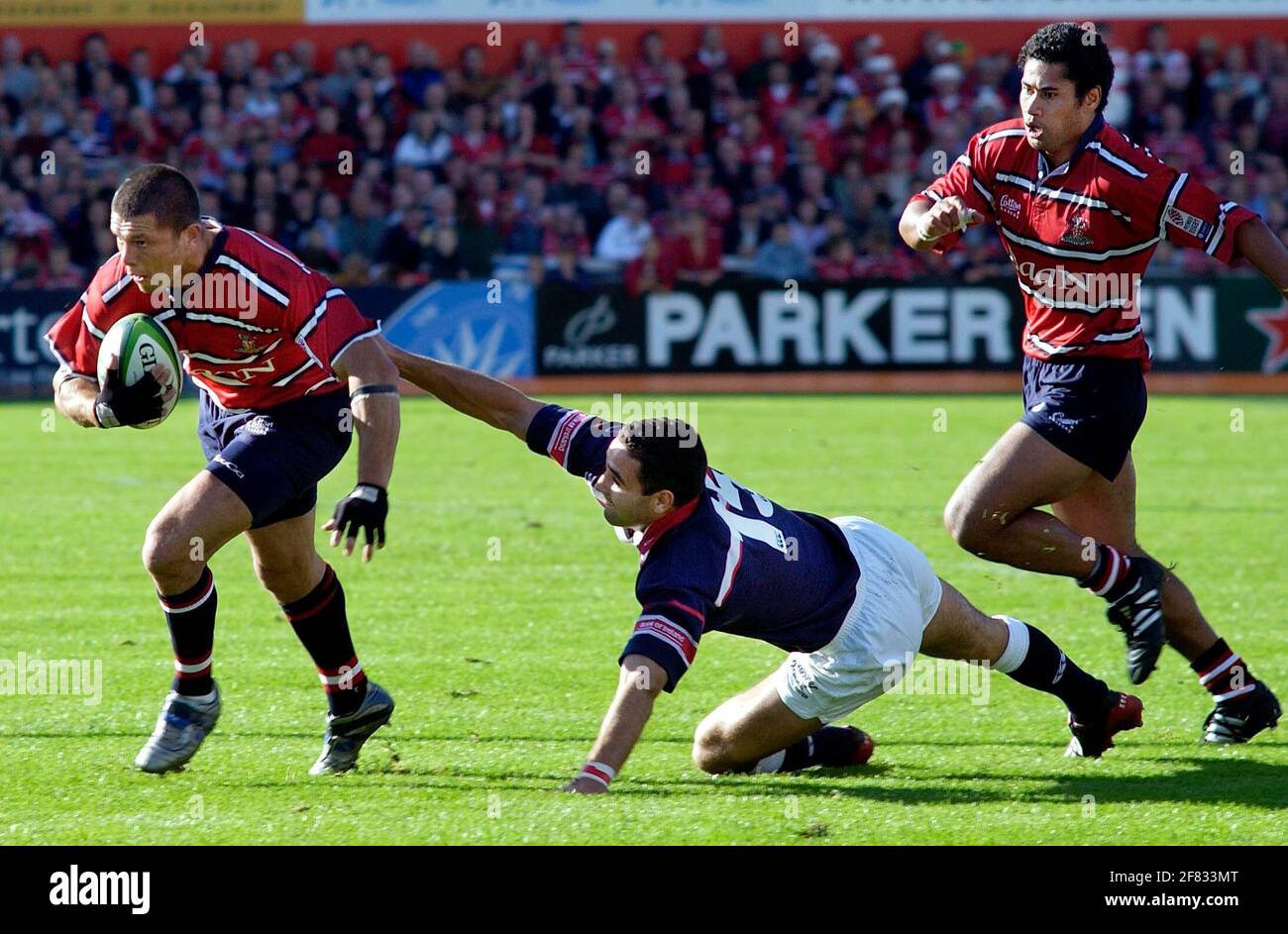 HEINEKEN CUP RUGBY GLOUCESTER V MUNSTER 12/10/2002 HENRY PAUL AND JEREMY STAUNTON PICTURE DAVID ASHDOWNRUGBY Stock Photo