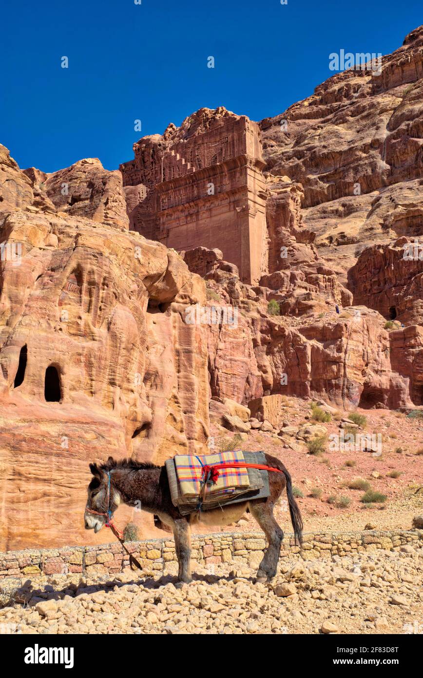 Tomb of Unayshu, late 1st century AD, Petra, Ma'an, Jordan. This tomb carved by the Nabateans in the face of Jabal al-Khubtha, the mountain overlookin Stock Photo