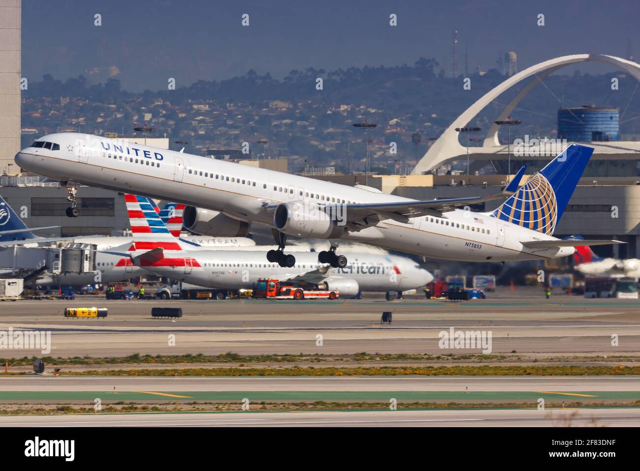 Los Angeles, USA - 20. February 2016: United Airlines Boeing 757-300 at Los Angeles airport (LAX) in the USA. Boeing is an aircraft manufacturer based Stock Photo