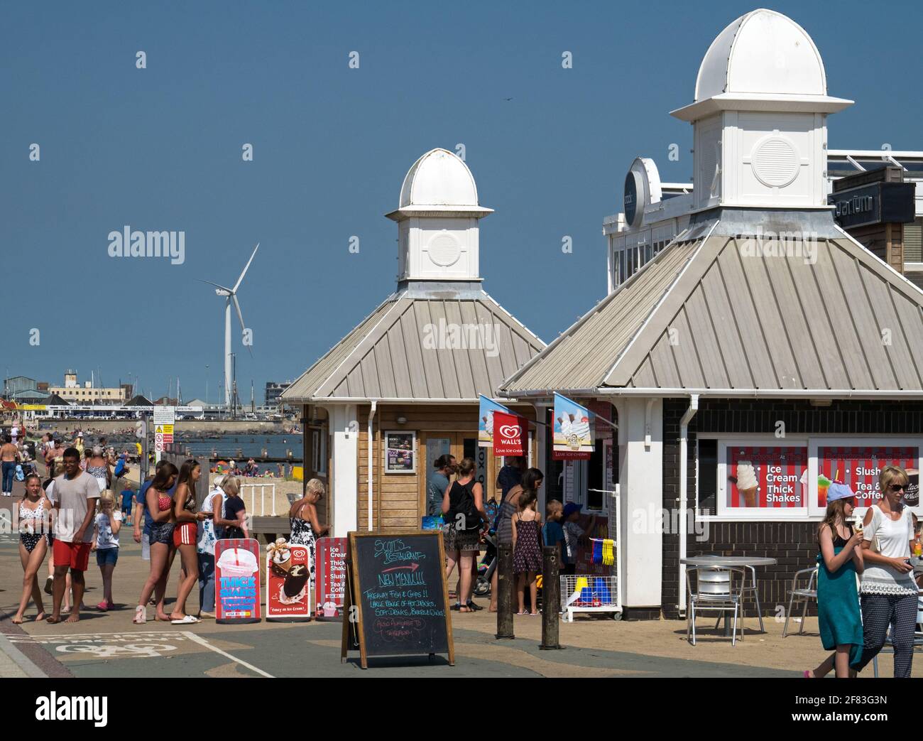 Lowestoft's Seafront on a Hot Summers Day, with busy ice cream kiosks beside The Claremont Pier, Lowestoft, Suffolk, England, UK Stock Photo