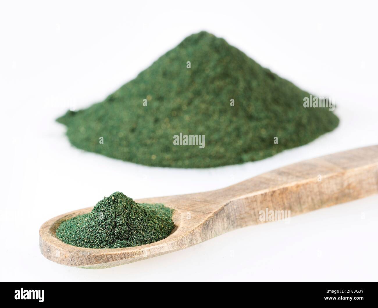 Spirulina algae powder. White background Stock Photo - Alamy