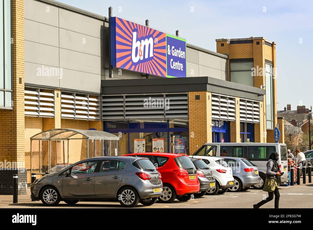 Barry, Wales - March 2021: Exterior view of the entrance to a branch of B&M Home Bargains in a retail park, with cars parked outside. Stock Photo