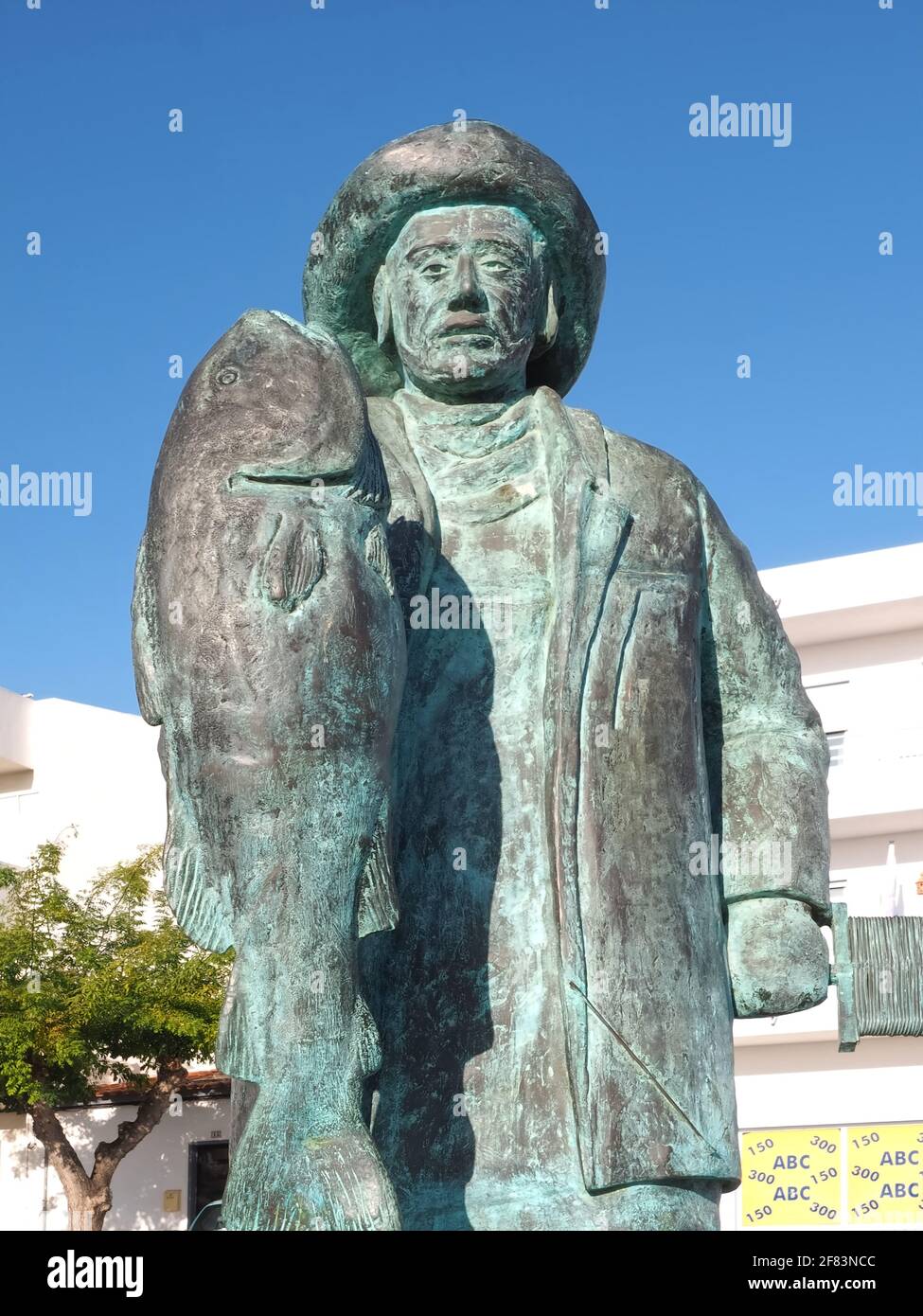 Statue fish hi-res stock photography and images - Page 16 - Alamy