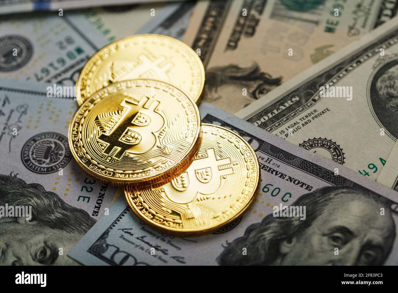 Bitcoin gold coins on US dollar bills. The concept of a peer-to-peer  payment system that uses the same unit for accounting transactions Stock  Photo - Alamy