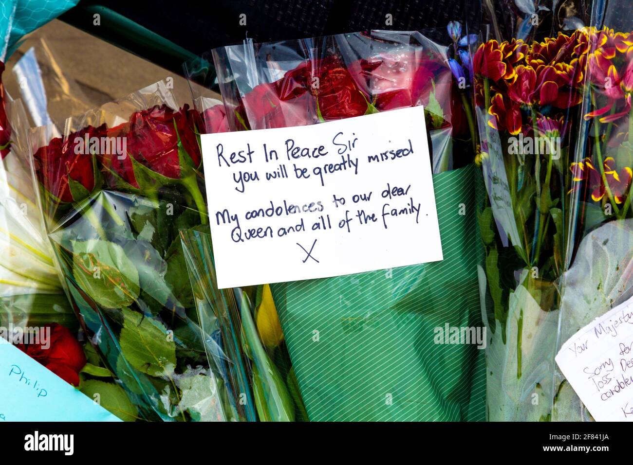 11 April 21 London Uk Flowers Messages And Cards Laid As Tribute To Prince Philip Duke Of Edinburgh Outside Buckingham Palace After His Death On The 9th April Stock Photo Alamy 11 April 21 London Uk Flowers Messages And Cards Laid As Tribute To Prince Philip Duke Of Edinburgh Outside Buckingham Palace After His Death On The 9th April Stock Photo Alamy
