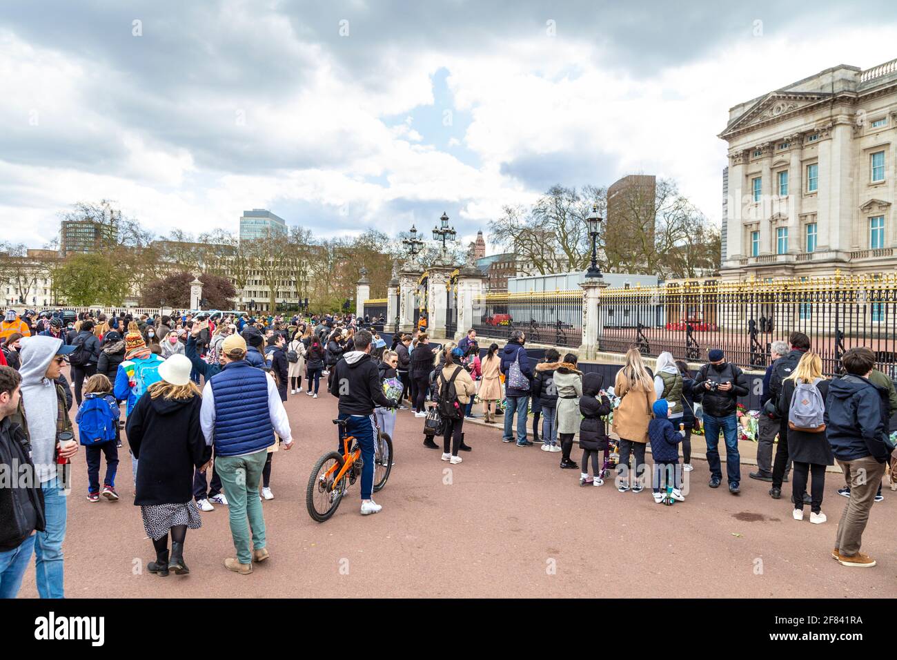 11 April 2021, London, UK - People gathered outside Buckingham Palace to pay tribute to Prince Philip, Duke of Edinburgh after his death on the 9th April Stock Photo