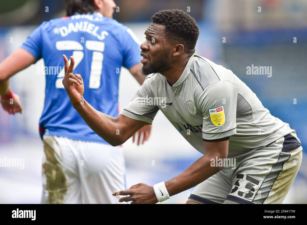 Portsmouth v burton albion hi-res stock photography and images - Alamy