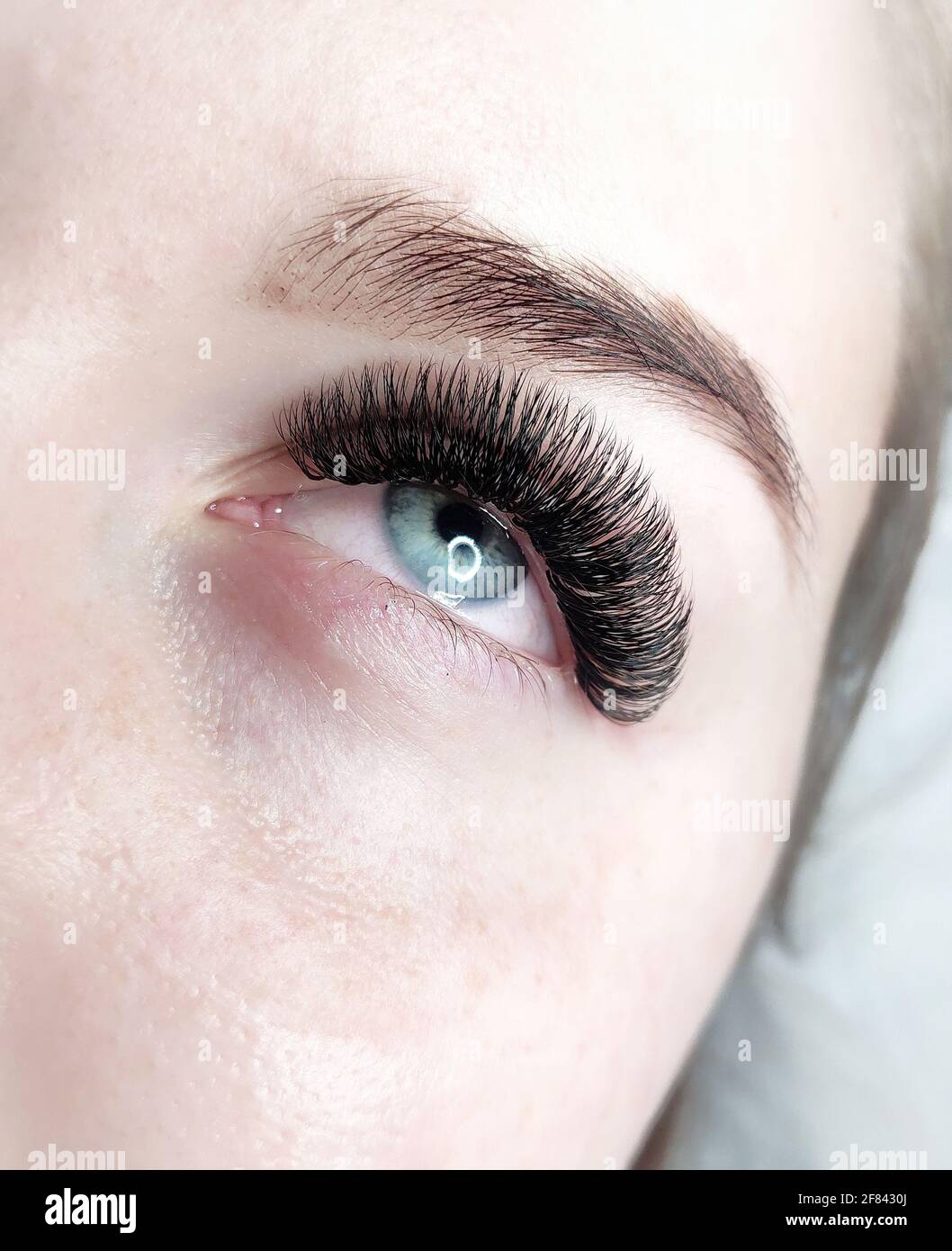 lash extension in beauty salon macro eye Stock Photo Alamy