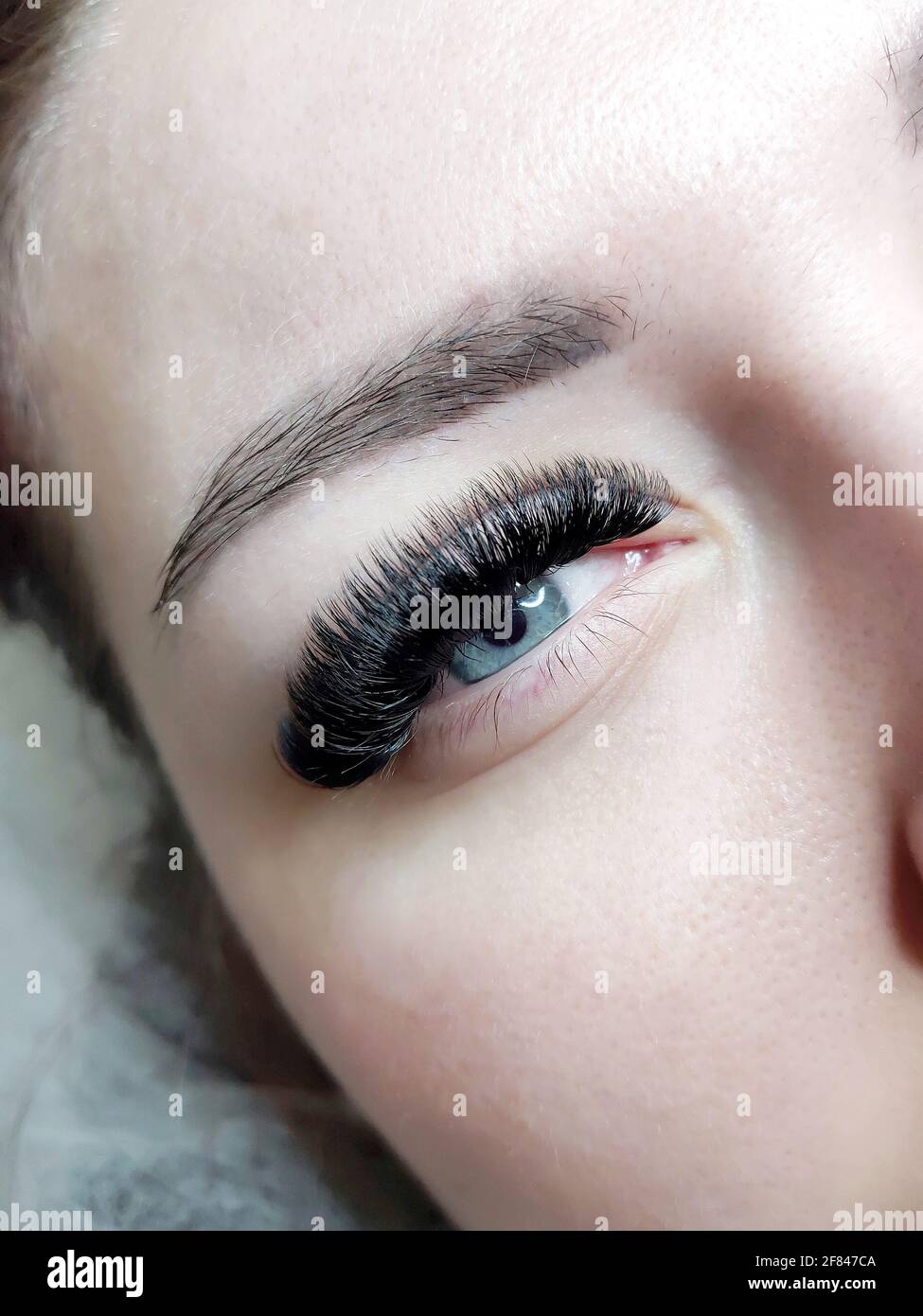 lash extension in beauty salon macro eye Stock Photo Alamy