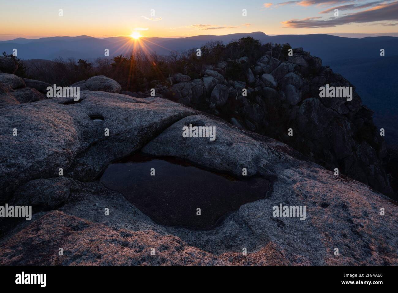 Mountains sunset virginia hi-res stock photography and images - Alamy