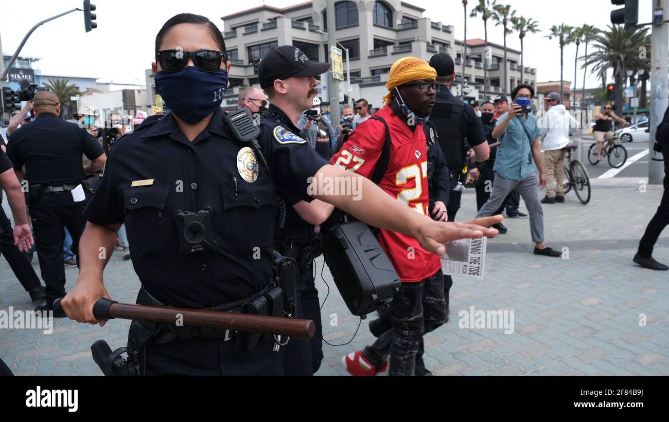 Huntington Beach, CA, USA. 11th Apr, 2021.  A man is arrested after multiple noise violation warnings by Huntington Beach police. Multiple counter protesters showed up to Huntington Beach Pier on Sunday morning after 'White Lives Matter Rally' fliers were circulated online. Credit: Young G. Kim/Alamy Live News Stock Photo