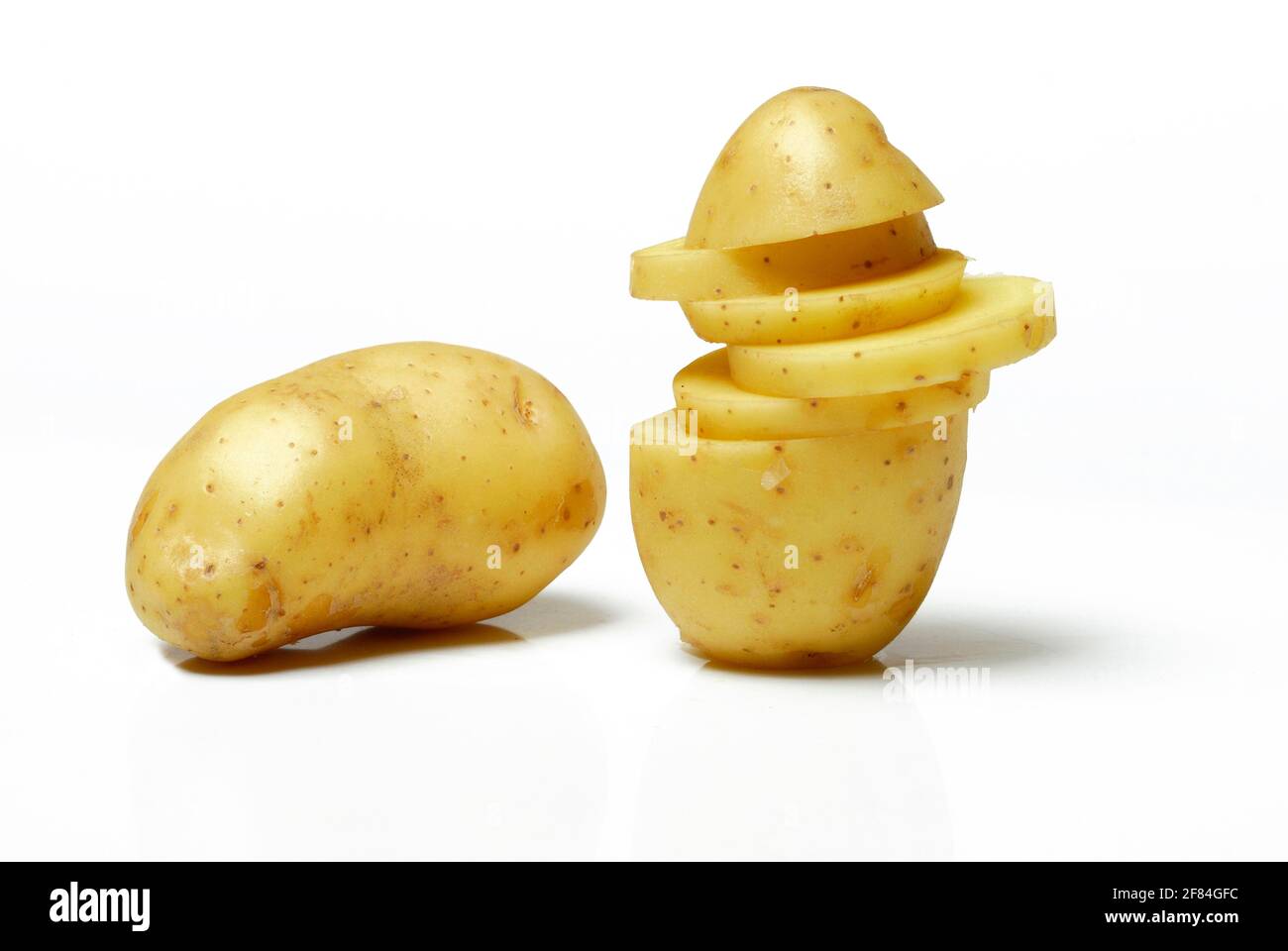 Potato slices and potatoes Stock Photo - Alamy