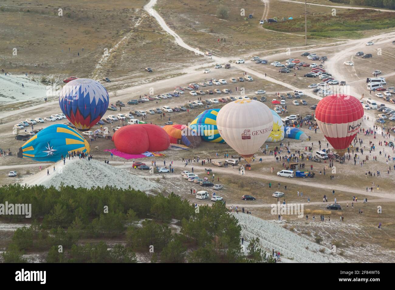 Russia, Crimea, Belogorsk September 19, 2020-Preparation for the launch of many different balloons at the ballooning festival at the foot of the White Stock Photo