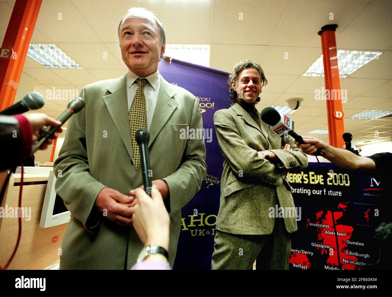 MAYOR OF LONDON KEN LIVINGSTONE OCTOBER 2000AND SIR BOB GELDOF MET TODAY TO ANNOUNCE THE PLANS FOR NEW YEARS EVE 2000. CELEBRATIONS WILL BEGIN AT NOON IN CENTRAL LONDON INCLUDING A STREET FESTIVAL, FUNFAIRS AND DANCING. AT 7pm THE CELEBRATIONS WILL CLIMAX WITH A FIREWORKS DISPLAY Stock Photo