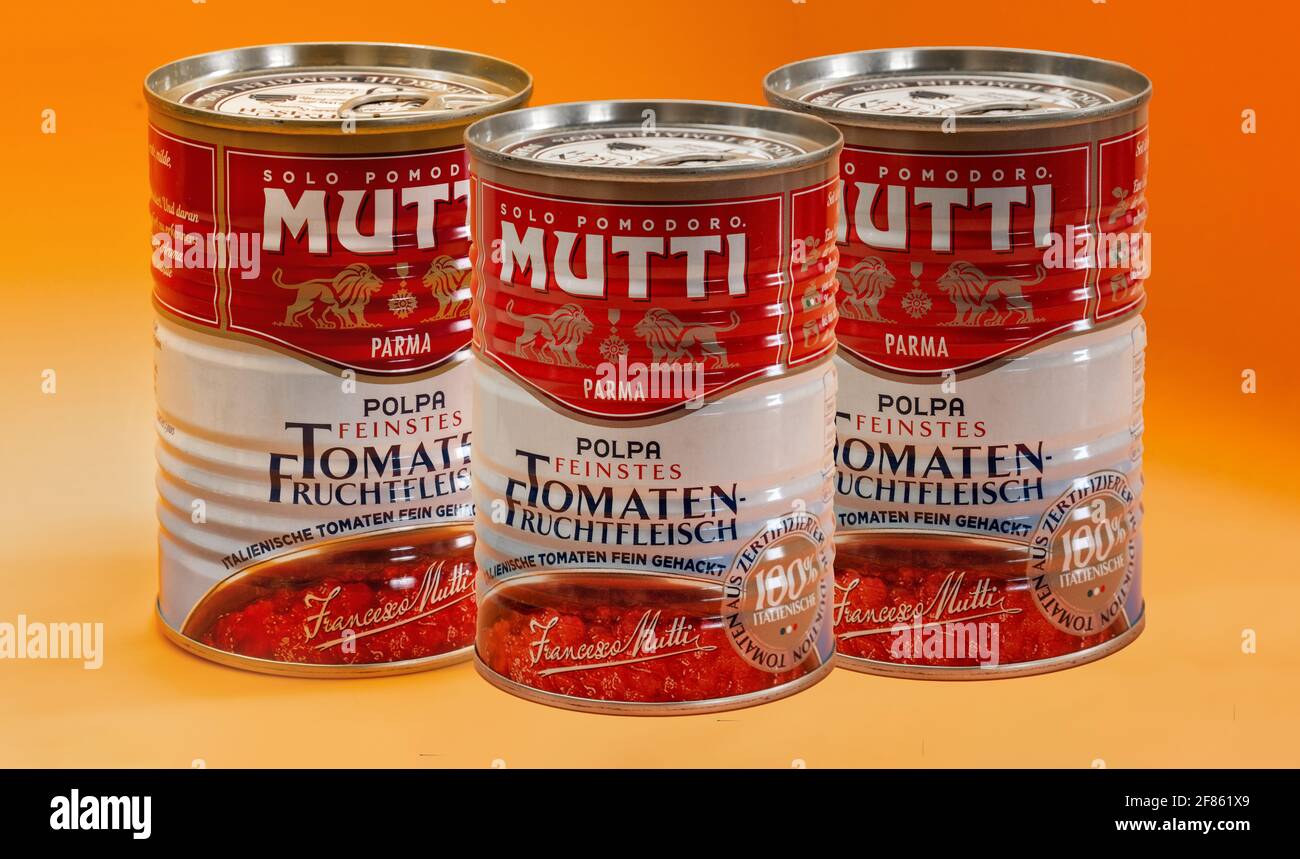 Tomaten Fruchtfleisch (Tomato pulp) from Mutti. Mutti - Industria Conserve Alimentari is an Italian company that specializes in preserved food, partic Stock Photo