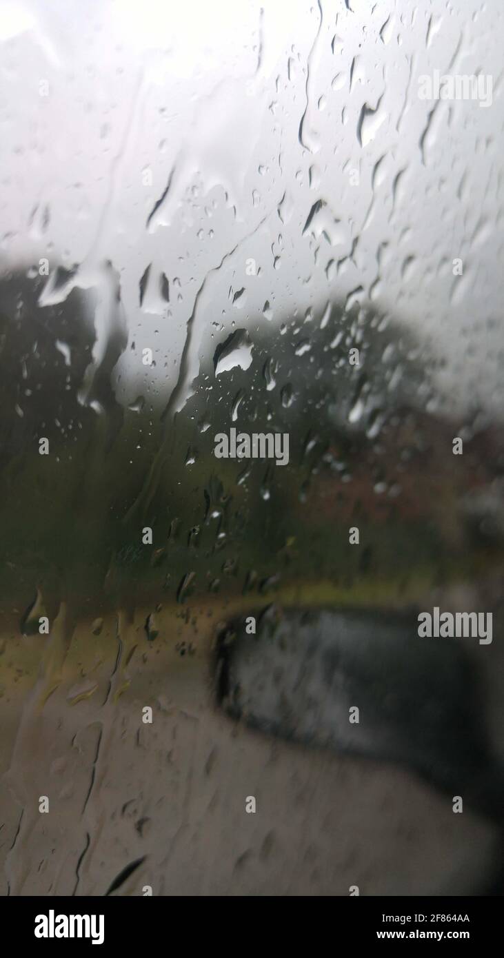 Vertical shot window rain hi-res stock photography and images - Alamy