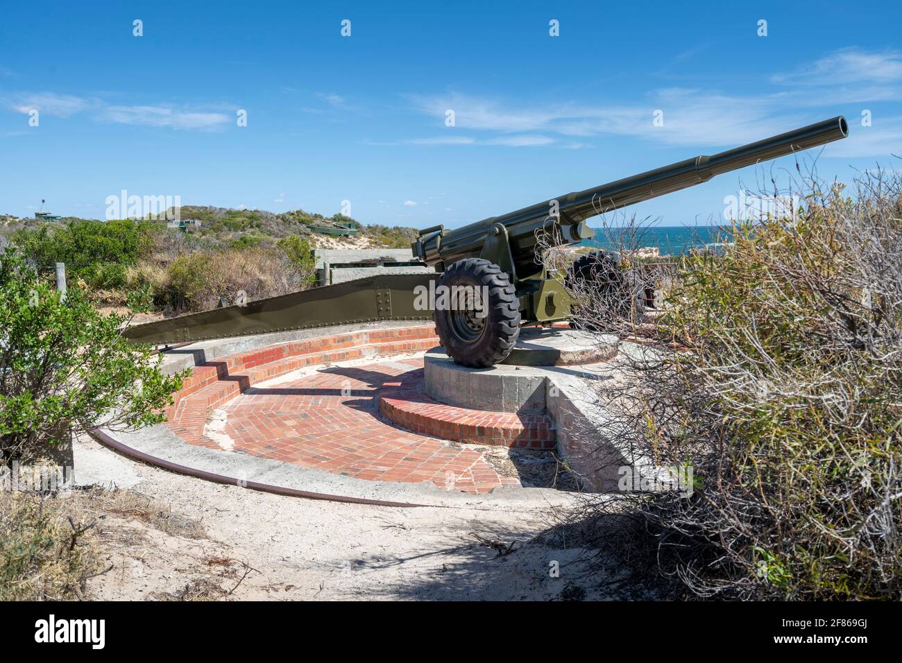 Replica of K Heavy Battery 155mm artillary gun at Peron battery, Cape Peron, Rockingham Regional Park, Western Australia Stock Photo