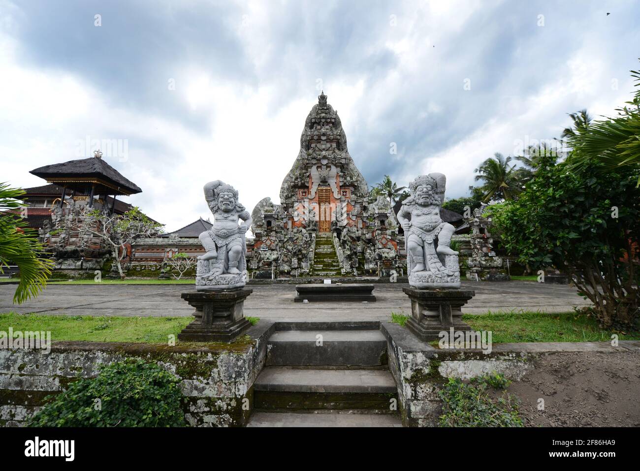 Goa Gajah ( Elephant cave ) temple complex and sanctuary near Ubud, Bali,  Indonesia Stock Photo - Alamy