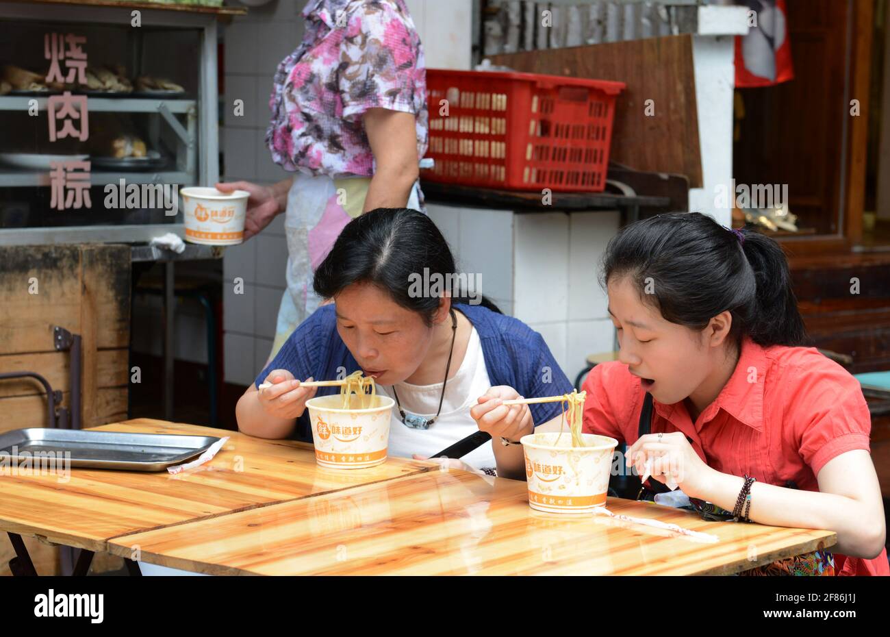 Dating older woman in Xiamen