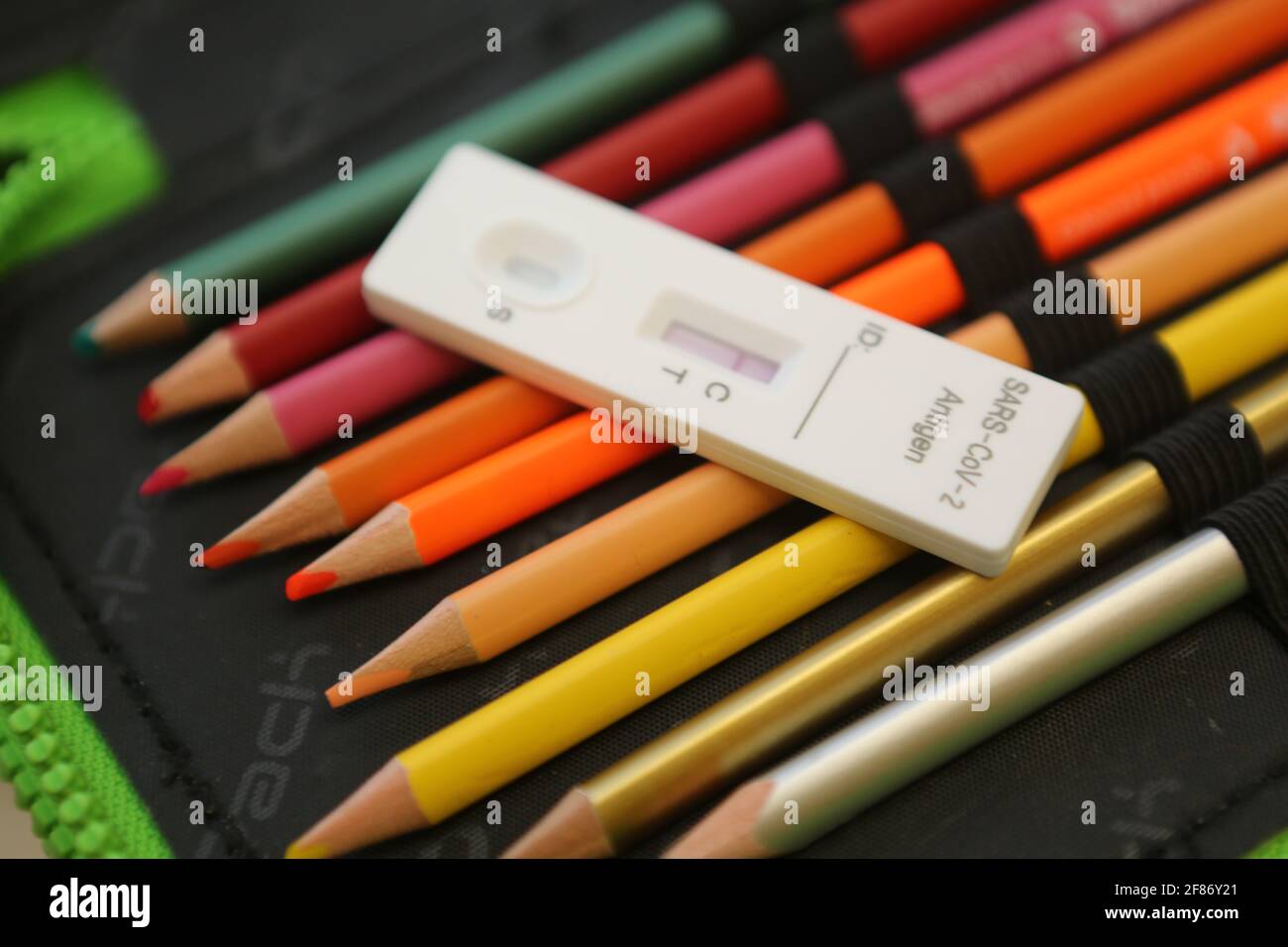 3d pen. Kit colored ABS plastic in coils for 3d pen and printer. 3d figures  with their own hands. Handmade. STEM education. Ideas for creativity. New  Stock Photo - Alamy