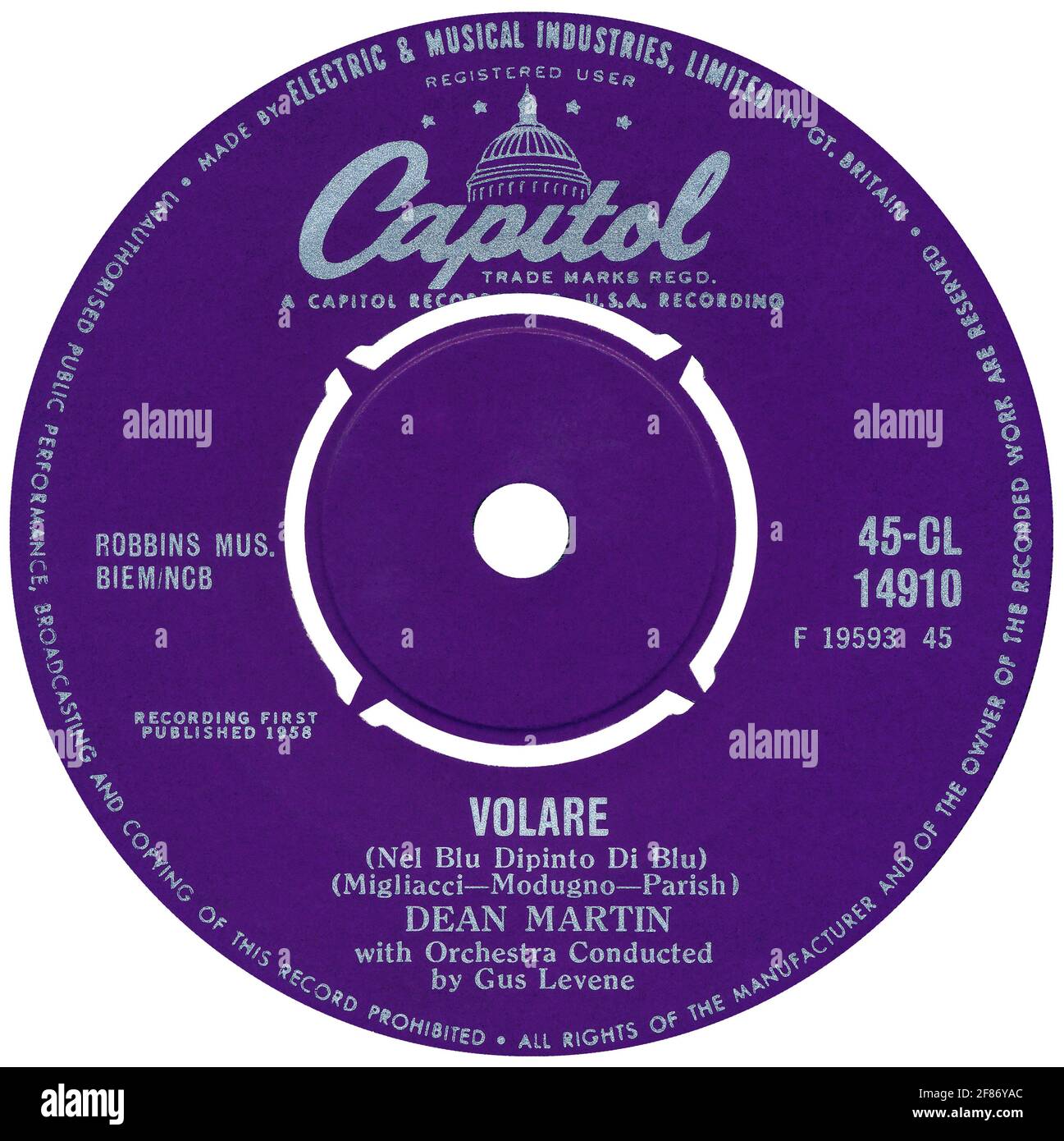 45 RPM 7' UK record label of Volare (Nel Blu Dipinto Di Blu) by Dean Martin. Written by Domenico Modugno and Franco Migliacci with English lyrics by Mitchell Parish. Orchestra conducted by Gus Levene. Released on the Capitol label in August 1958. Stock Photo