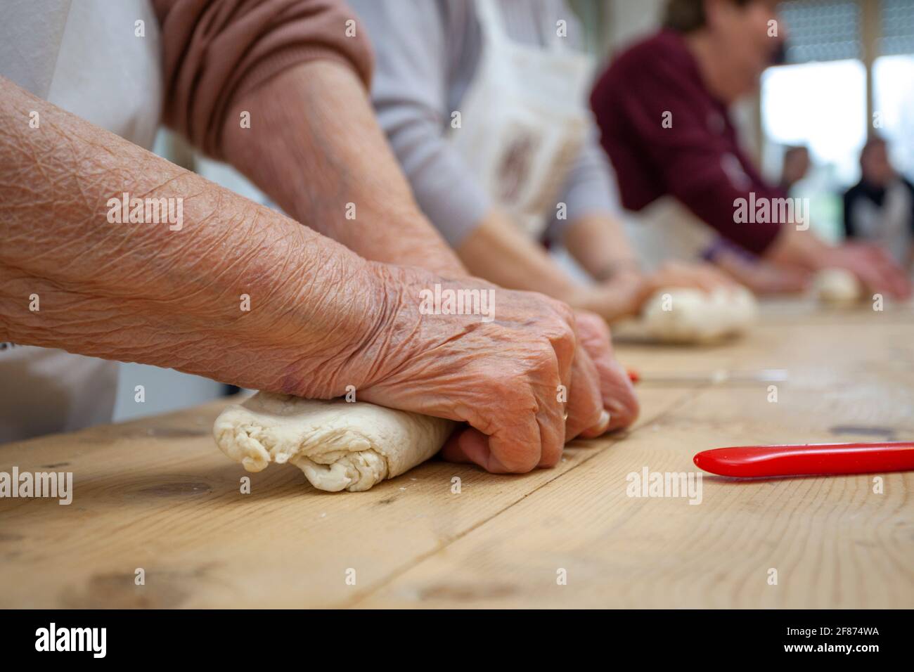 Abruzzo folklore. Processing of dough loaves that will be transformed into Panicelle in honor of San Biagio. Taranta Peligna, Abruzzo Stock Photo