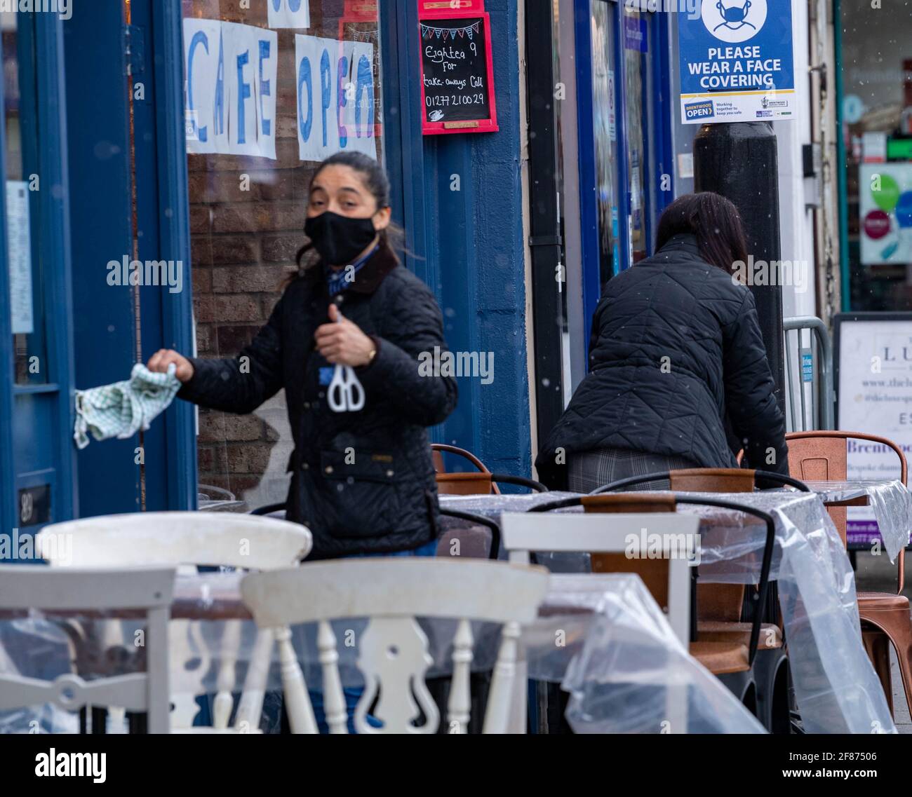 Snow lockdown street hires stock photography and images Alamy