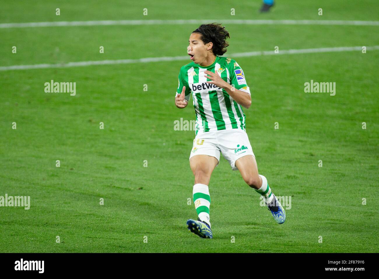 Diego Lainez of Real Betis during the UEFA Europa League match between Real  Betis and Ferencvaros TC played at Benito Villamarin Stadium on November  25, 2021 in Sevilla, Spain. (Photo by Antonio