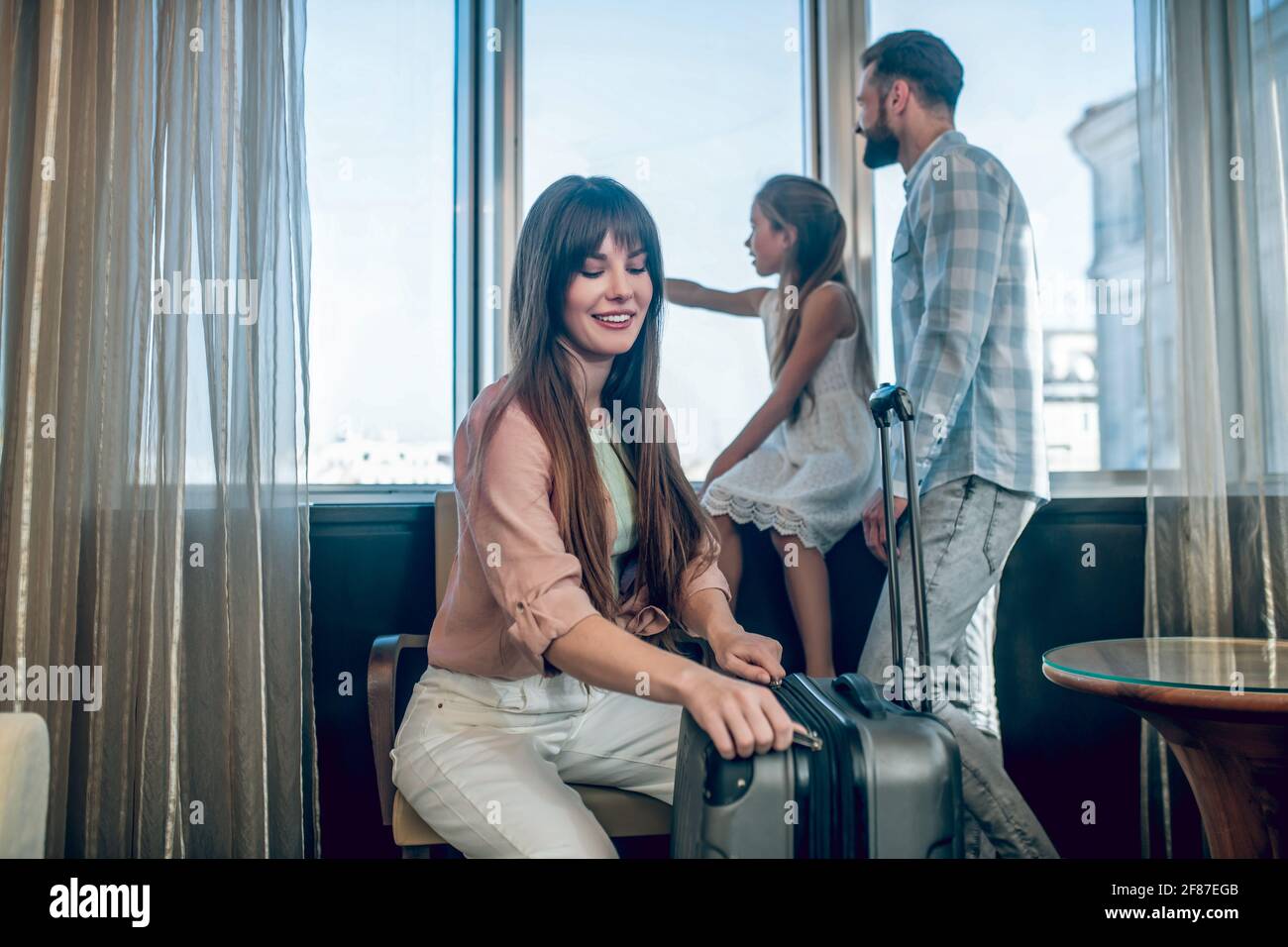 Hotel suitcase family hi-res stock photography and images - Alamy