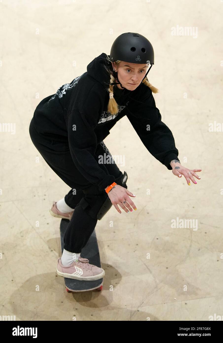 Nurding hi-res stock photography and images - Alamy