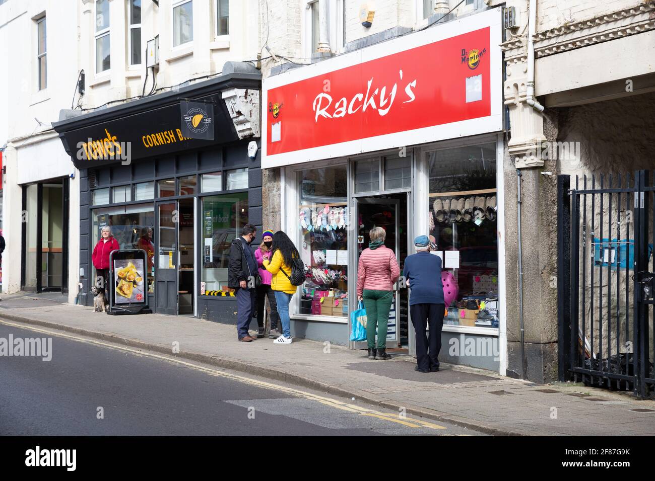 Barber shop exterior uk hi-res stock photography and images - Page 3