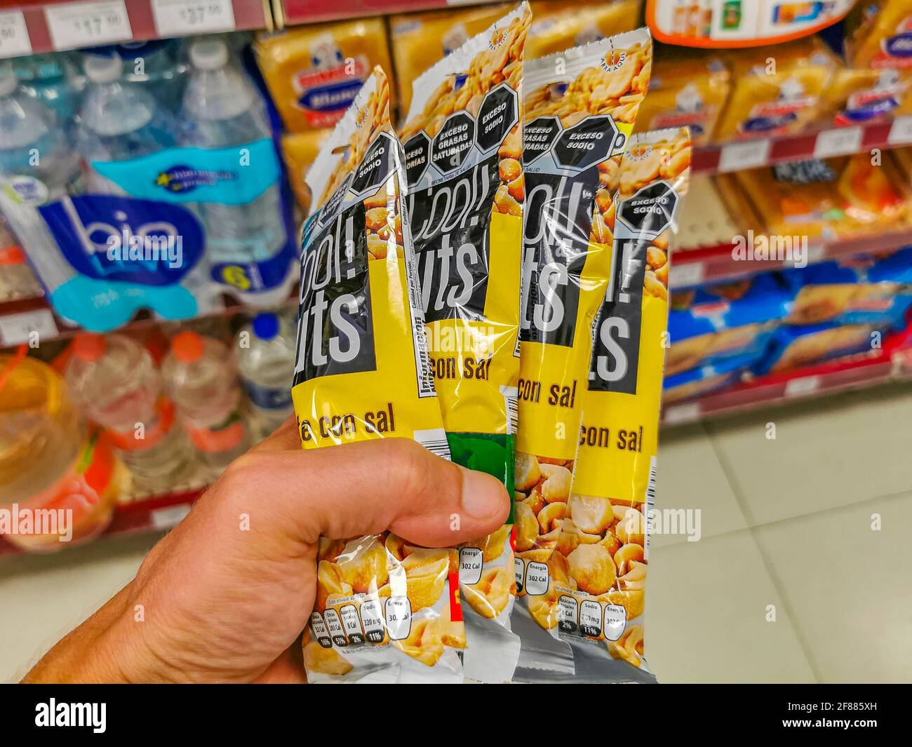 Oxxo market hi-res stock photography and images - Alamy