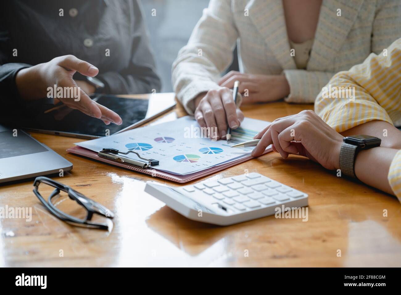 Asian Fund managers team consultation and discuss about analysis